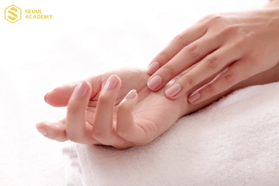 Móng tay bị hư tổn vẫn có thể mọc lại khỏe mạnh nếu chăm sóc đúng cách