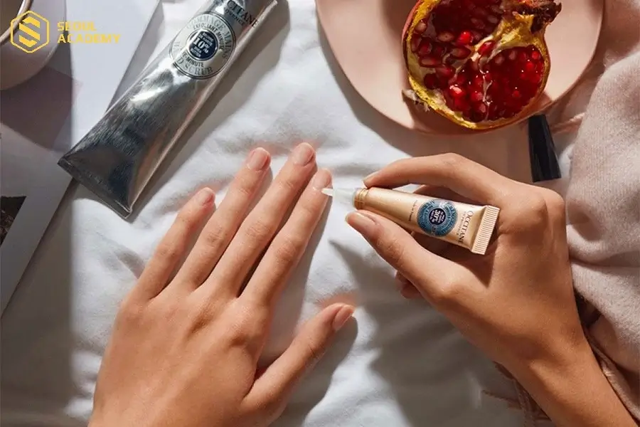 Áp dụng một số cách chăm sóc móng đúng cách để phòng ngừa hư tổn móng tay
