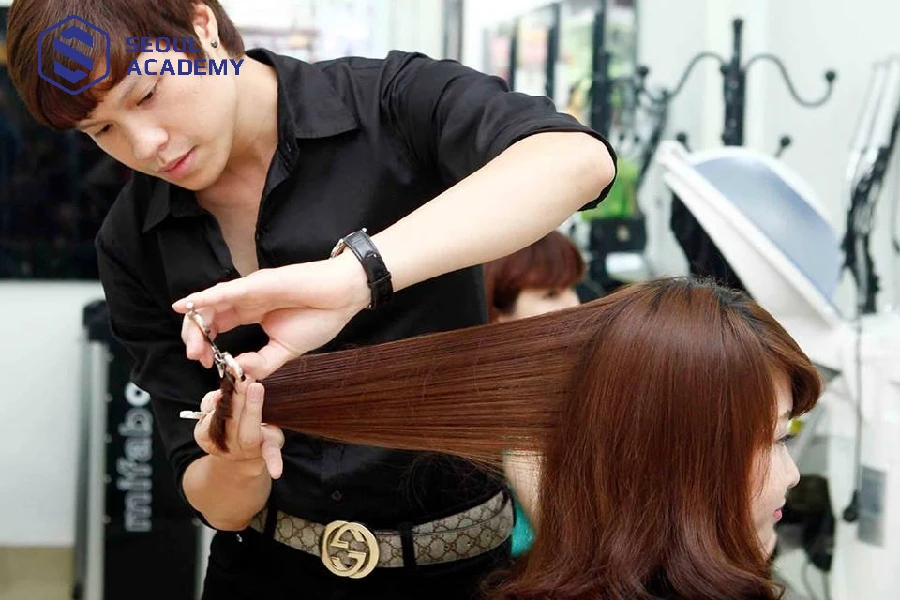 Nghề cắt tóc ở nông thôn nói riêng và toàn quốc nói chung hiện rất phát triển