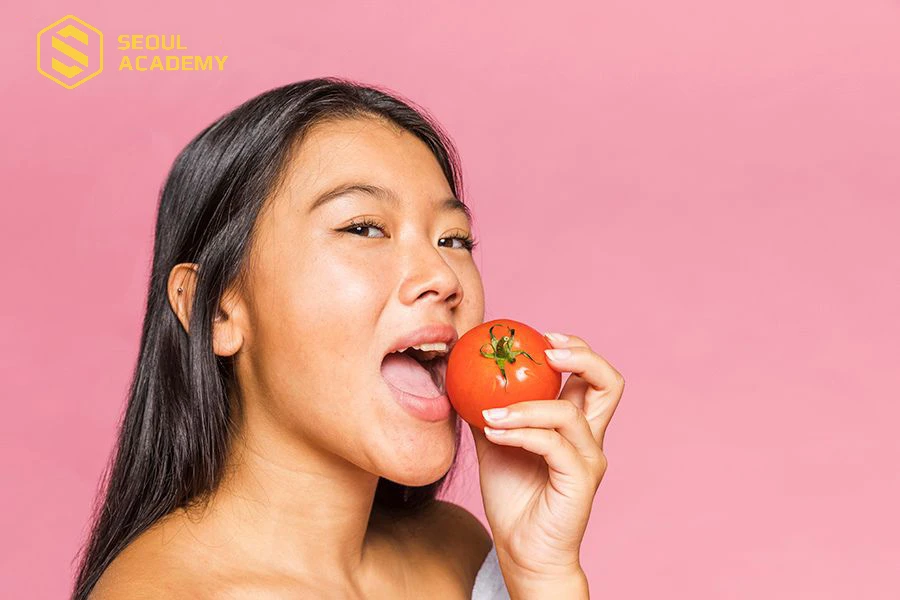 Nên bổ sung cà chua sau khi phun môi