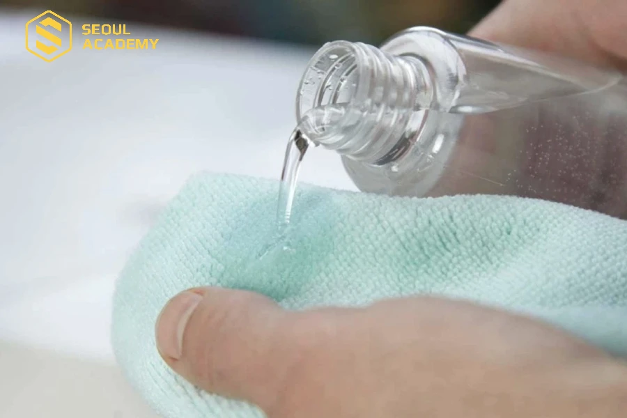 Nhiều người dùng oxy già để cải thiện viền môi bị đậm