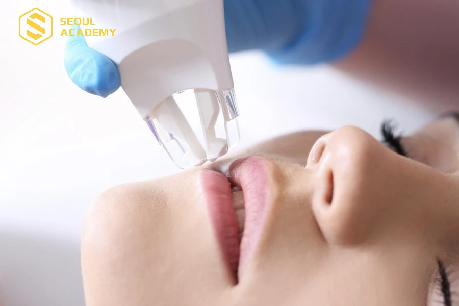 Trung hoà màu mực môi bằng cách thêm màu phun xăm phù hợp