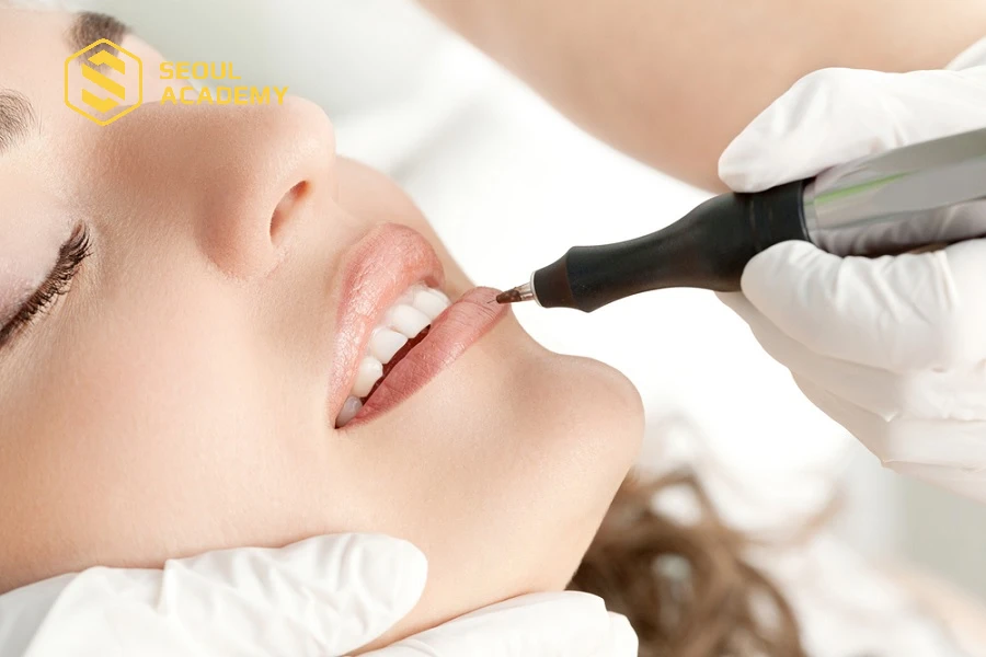 Phun môi là phương pháp làm đẹp được nhiều chị em áp dụng