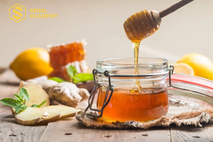 Uống nước mật ong nguyên chất