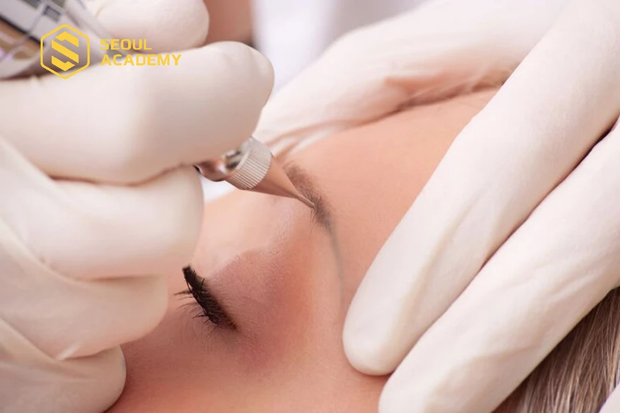 Các chị em nên xăm chân mày trước 2-3 tháng nếu có ý định mang thai