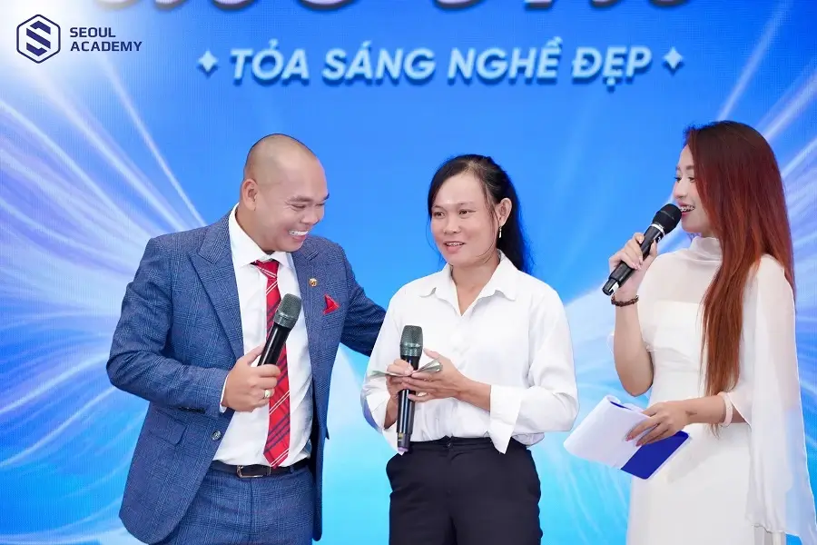 Cuộc sống đầy giông bão của một người mẹ trẻ ngoài 30 tuổi