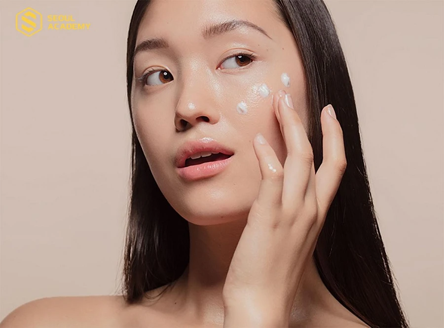 Với da dầu nên ưu tiên sử dụng các loại kem dưỡng ẩm mỏng nhẹ dạng gel