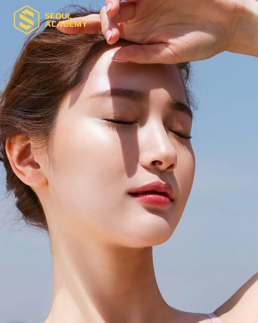Luôn thoa kem chống nắng kiềm dầu bảo vệ da