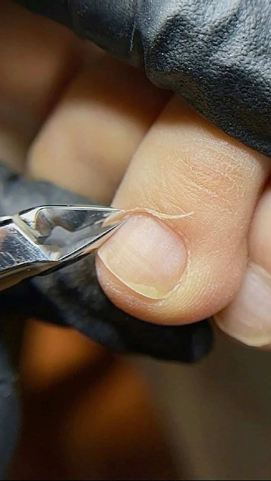 Dịch vụ chăm sóc móng cho nam chuyên nghiệp tại Kissu nail Bar