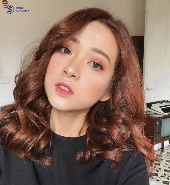 Màu nhuộm caramel là đáp án tóc đen nên nhuộm màu gì không cần tẩy