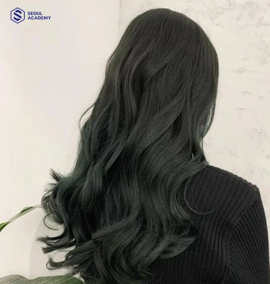 Tóc đen nên nhuộm màu gì không cần tẩy - Mái tóc nhuộm xanh rêu