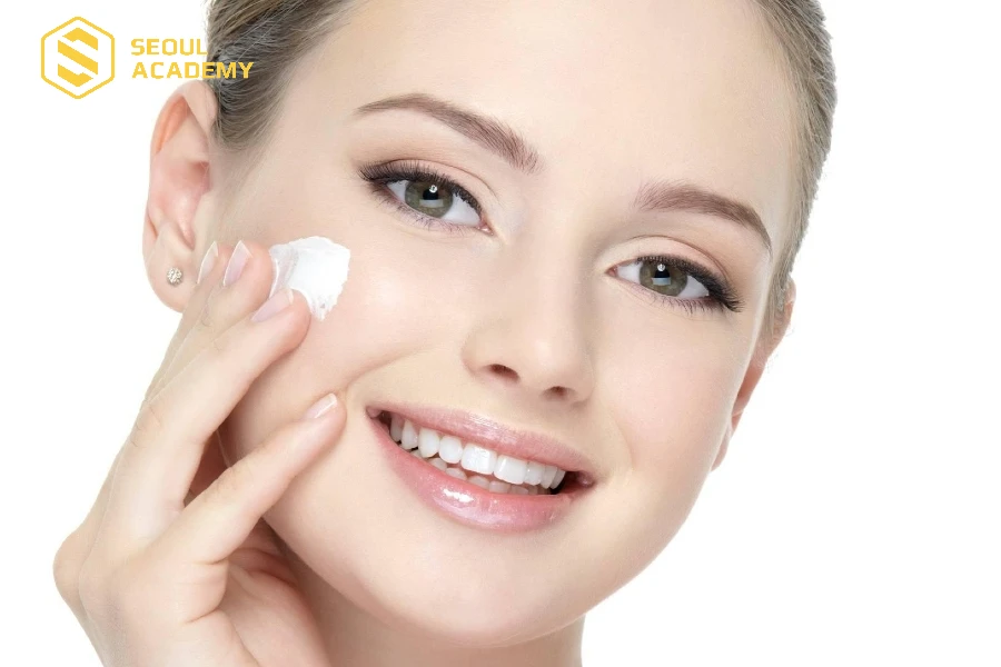 Dưỡng ẩm để da căng bóng và ẩm mượt hơn