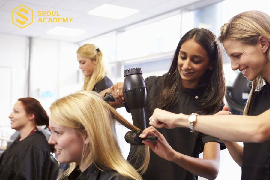 Khóa học làm tóc tại Trung tâm dạy nghề Salon Biti Cần Thơ rất đơn giản