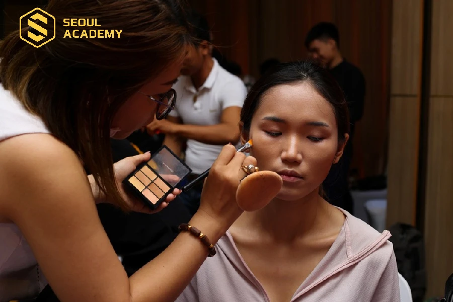 Huỳnh Hậu Makeup Artist