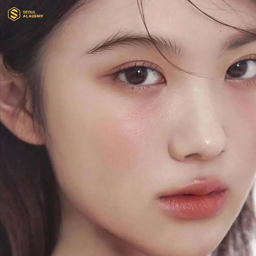 Người sở hữu dáng mày lá liễu thường được quý nhân phù trợ