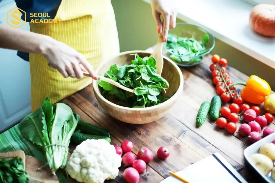 Ăn rau xanh rất tốt cho môi sau xăm, giúp môi phục hồi nhanh chóng