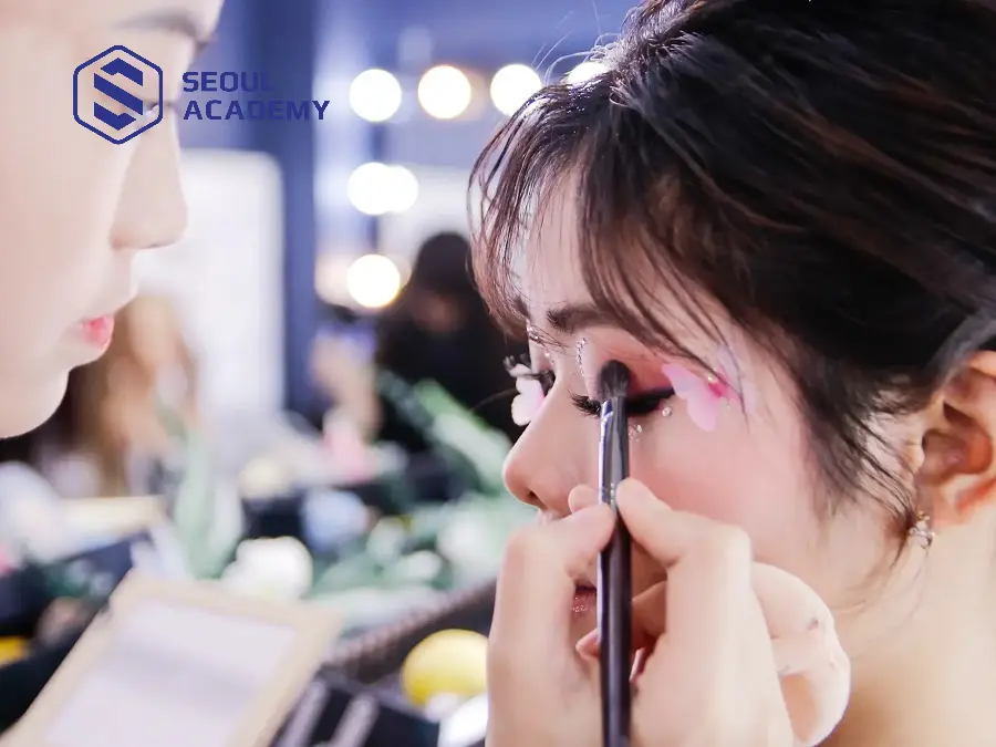 Học qua app tuy tiện lợi nhưng không thể thay thế được khóa học trực tiếp nếu bạn muốn làm nghề chuyên nghiệp