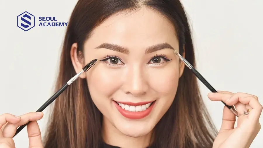 Trước khi kẻ mắt bạn cần chuẩn bị bút kẻ mắt phù hợp