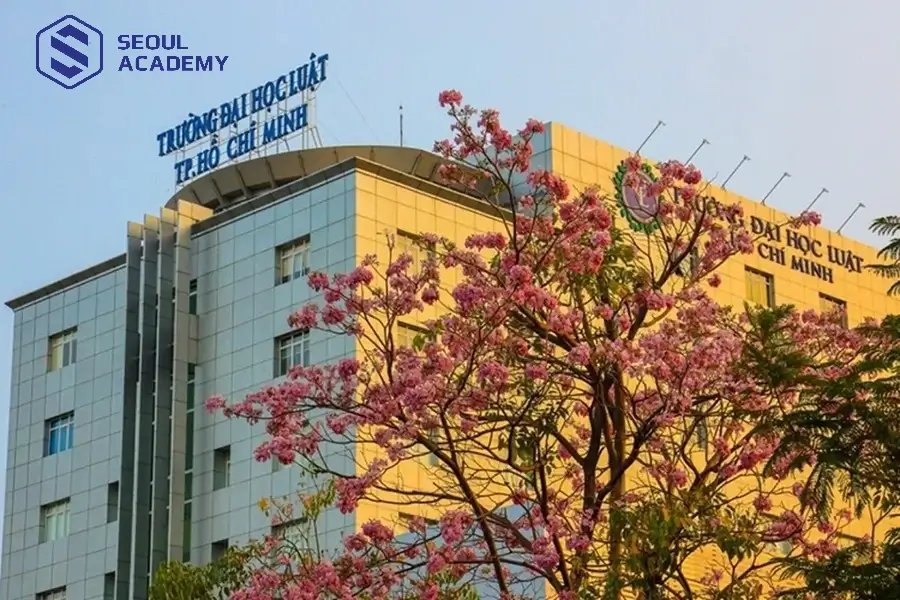 Trường Đại học Luật TPHCM đang là ngôi trường công lập trực thuộc Bộ Giáo dục và Đào tạo có mức học phí hợp lý