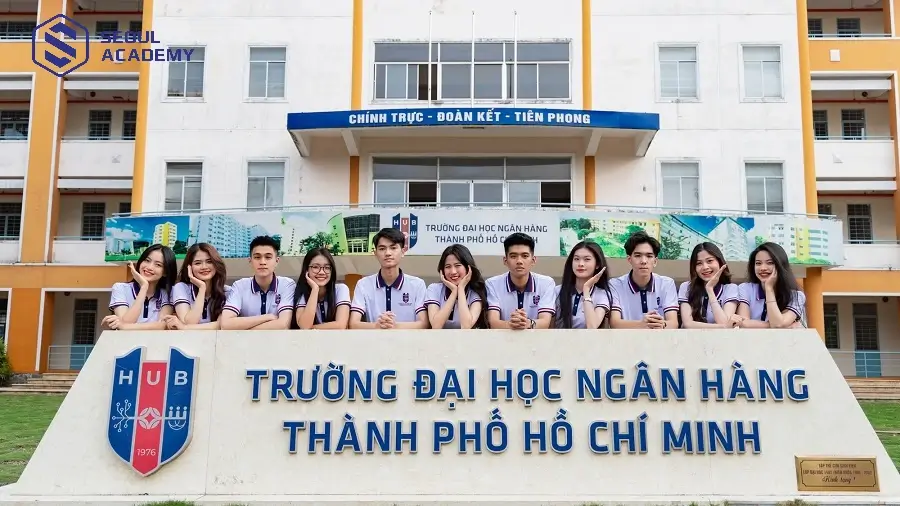Ngôi trường trực thuộc Ngân hàng Nhà nước nên nhận được nhiều sự hỗ trợ từ cơ quan chủ quản