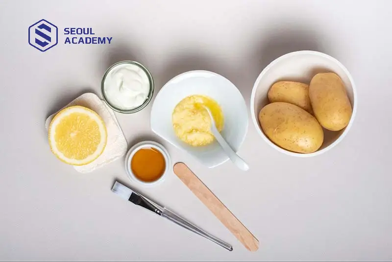 Chanh kết hợp cùng khoai tây giúp làm trắng và cấp ẩm cho da mịn màng hơn