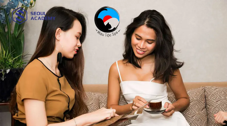Chuyên viên tư vấn sẽ thực hiện đón tiếp và khai thác thông tin khách hàng