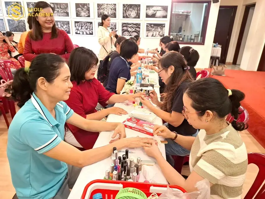 Chương trình đào tạo nghề nail tại nhà văn hóa Phụ nữ cũng có đầy đủ các kiến thức và kỹ năng thực hành