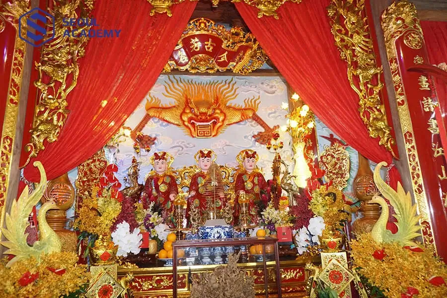 Người làm nghề sân khấu thờ cúng ba vị tổ nghề
