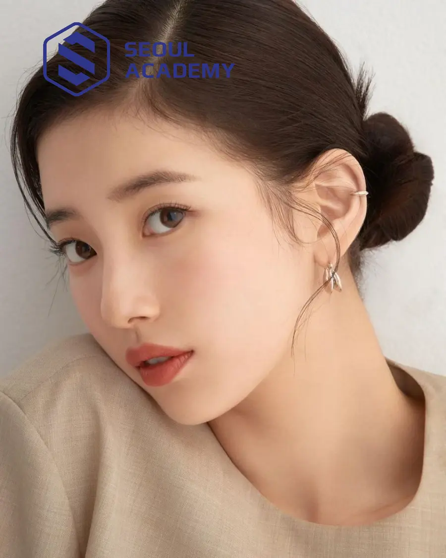 Với mắt mí lót hoặc một mí nên kẻ một đường viền mỏng ở phần đuôi mắt