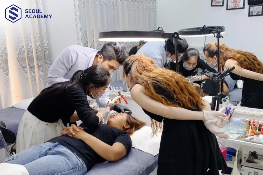 Hana Beauty & Academy chuyên dạy nối mi và phun xăm