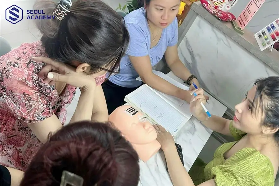 Các bạn học viên sẽ được học tất cả các kiến thức về nghề nối mi