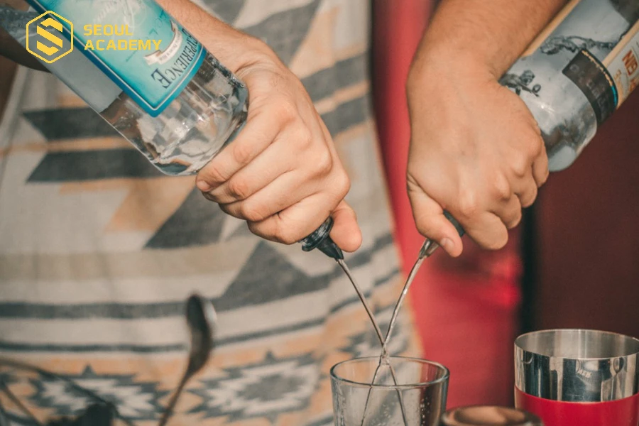 Người làm Bartender rất cần đôi tay linh hoạt