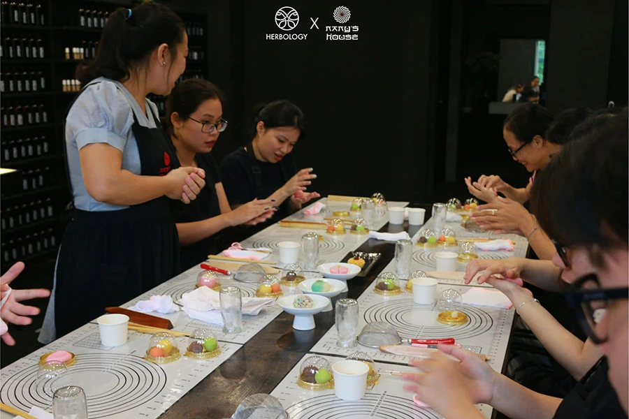 HERBology - Space and Sense chuyên tổ chức workshop dạy làm bánh wagashi