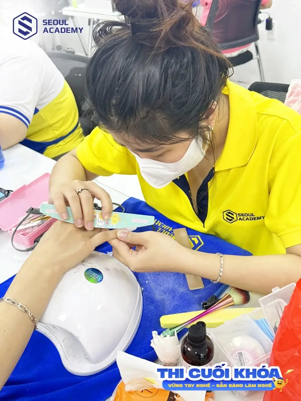 Cẩn thận và khéo léo giúp những tác phẩm được hoàn thiện một cách hoàn hảo