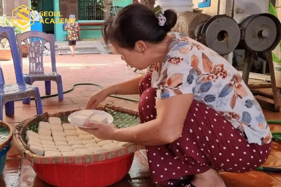 Học nghề từ các cơ sở sản xuất đậu phụ