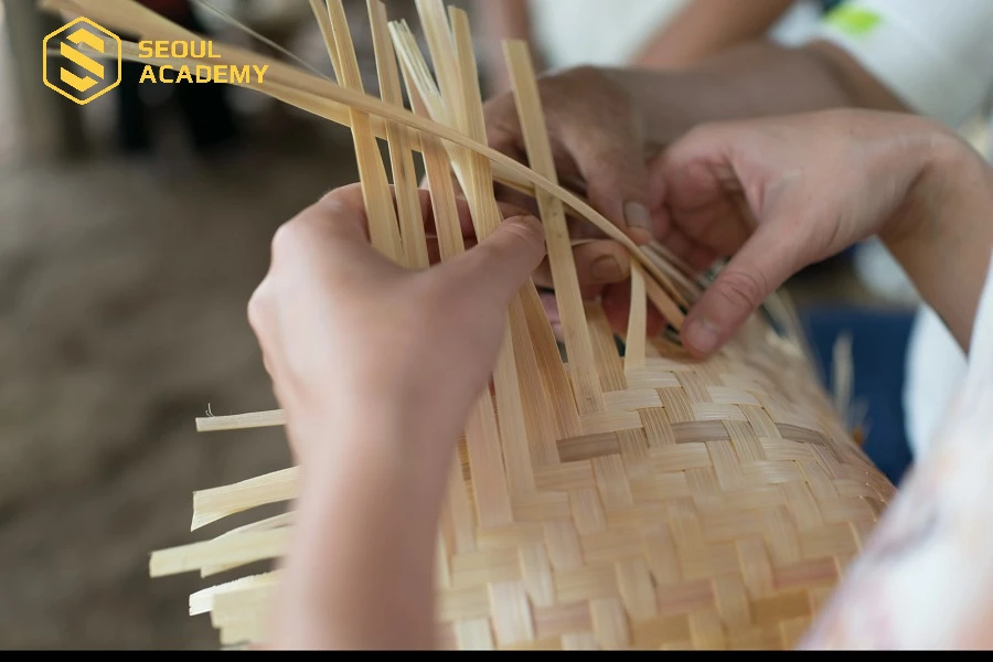 Làng nghề Liên Khuê giúp học viên nâng cao, cải thiện kỹ năng đan mây tre
