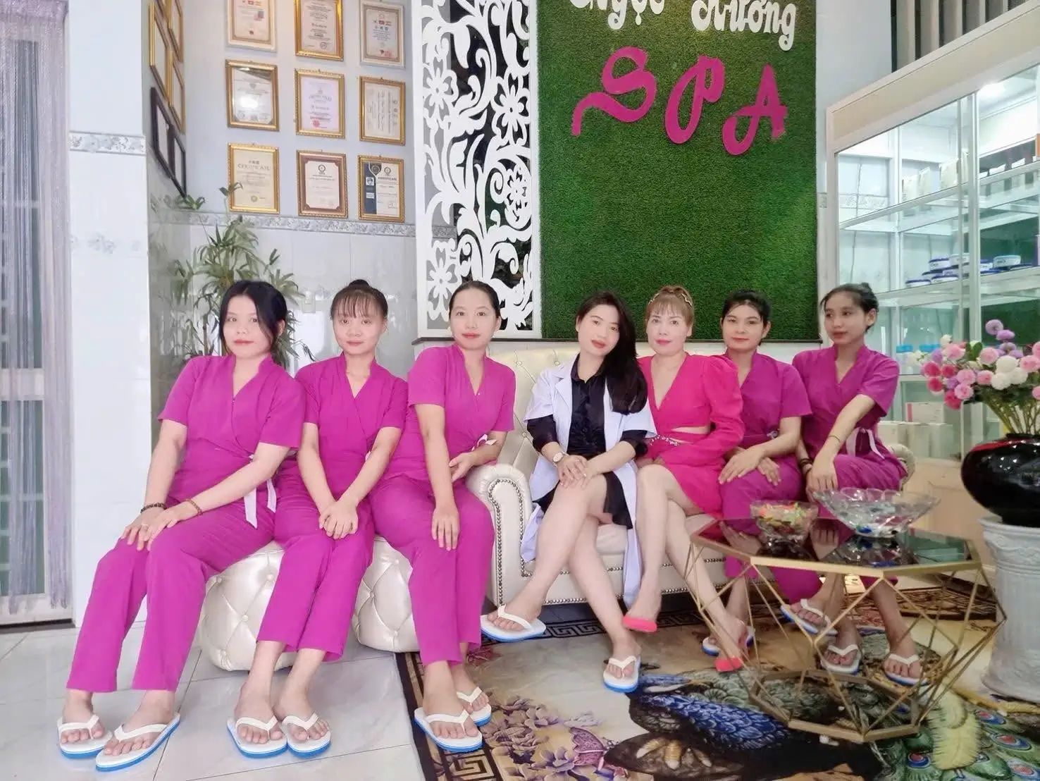 Không chỉ là spa làm đẹp chuyên nghiệp, Ngọc Hương Spa còn có chương trình học thử miễn phí uy tín được nhiều học viên tin tưởng