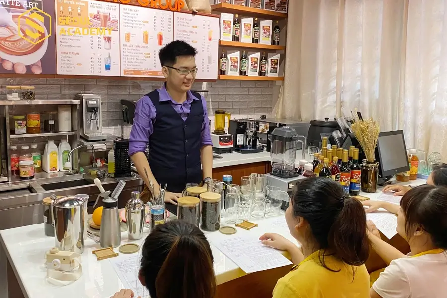 Khóa học ở Tam Long được chuyên viên hướng dẫn trực tiếp