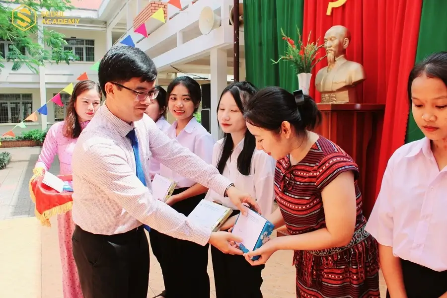 Nhà trường có nhiều chính sách hỗ trợ cho sinh viên giúp giảm áp lực gánh nặng tài chính