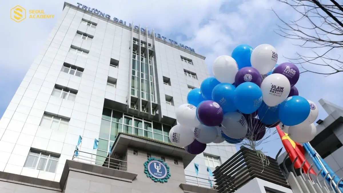 Học phí của chương trình đào tạo văn bằng 2 tại trường đại học Luật TPHCM cao hơn so với hệ đại học chính quy văn bằng 1