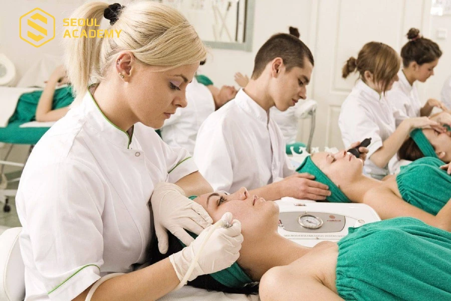 Những khóa học tiêm meso đào tạo cho học viên một cách toàn diện