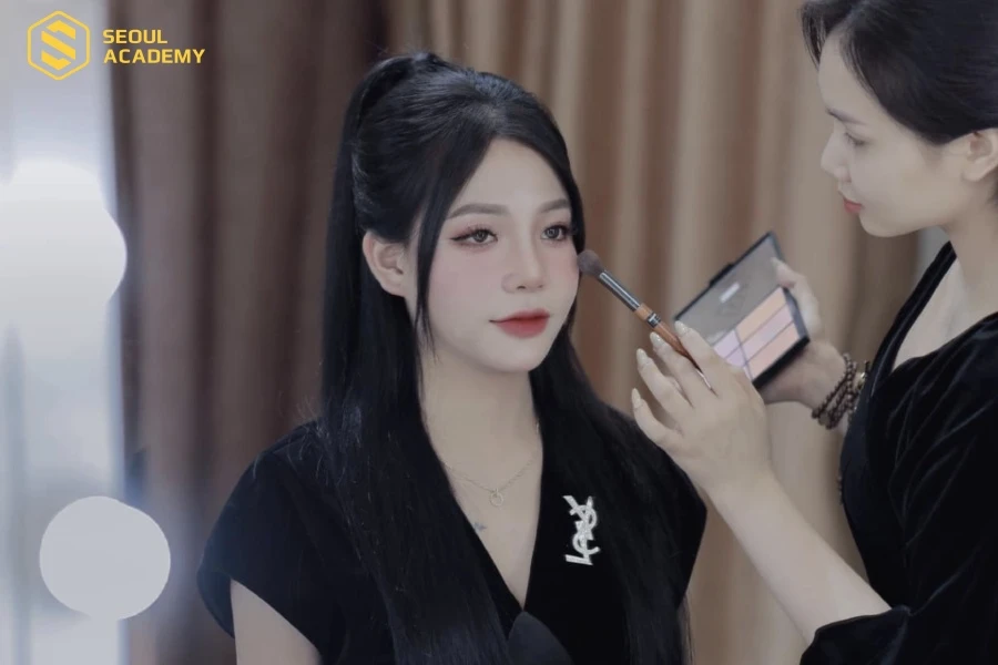 Khóa học makeup tại Hoong Van Makeup Academy