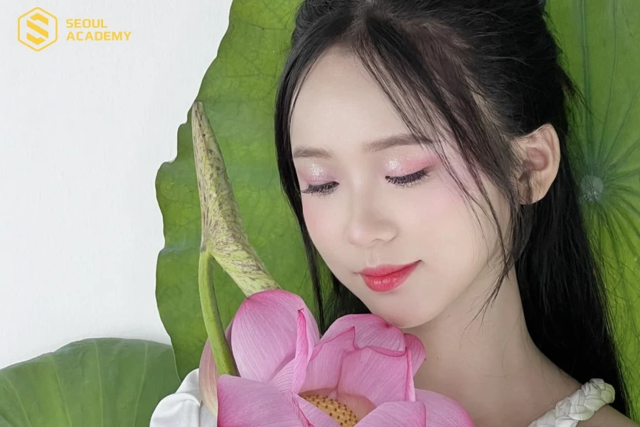 Học trang điểm tại Dâu MakeUp Store với nhiều layout cực xinh