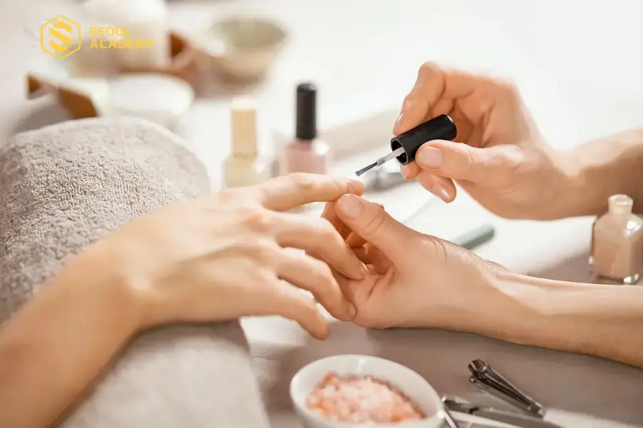 Bên cạnh nước mía, những người thợ nail cũng cần bổ sung thêm các loại thức uống có lợi khác