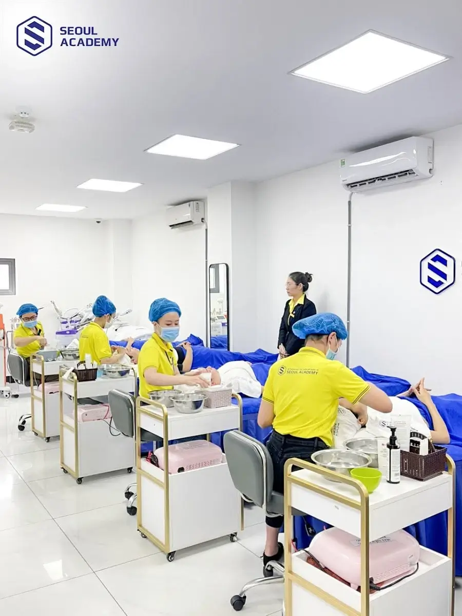 Khóa học master về thẩm mỹ da là chương trình đào tạo chuyên sâu dành cho những người muốn trở thành chuyên gia trong lĩnh vực