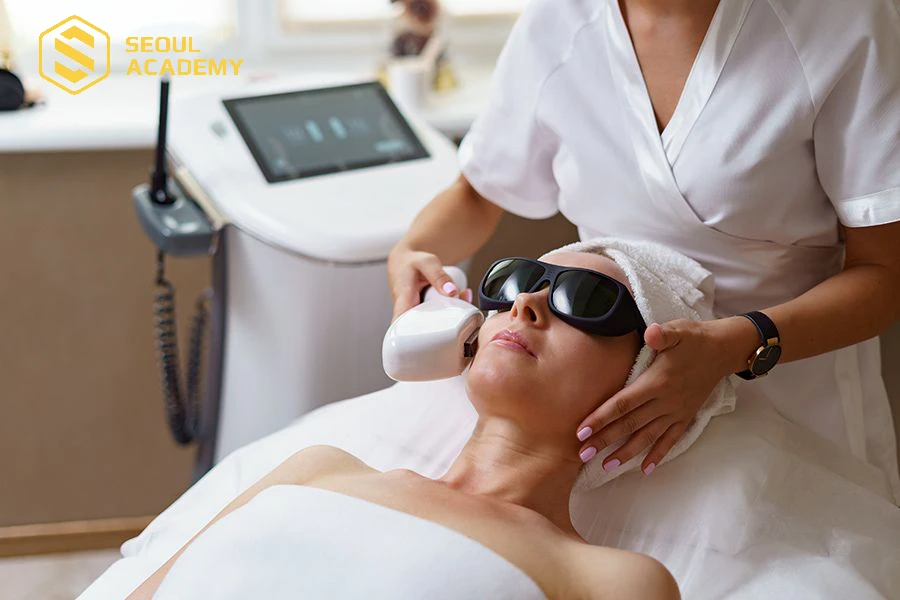 Spa trị liệu công nghệ cao áp dụng máy móc tân tiến vào thẩm mỹ