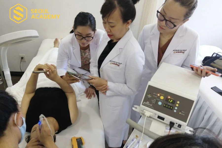 Nhiều đối tượng khác nhau tham gia khóa học triệt lông vĩnh viễn