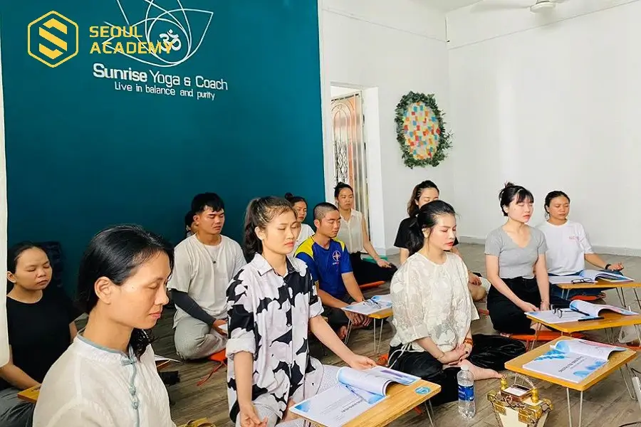 Khóa học yoga trị liệu chuyên điều trị các vấn đề tâm lý tại Sunrise Yoga & Coach