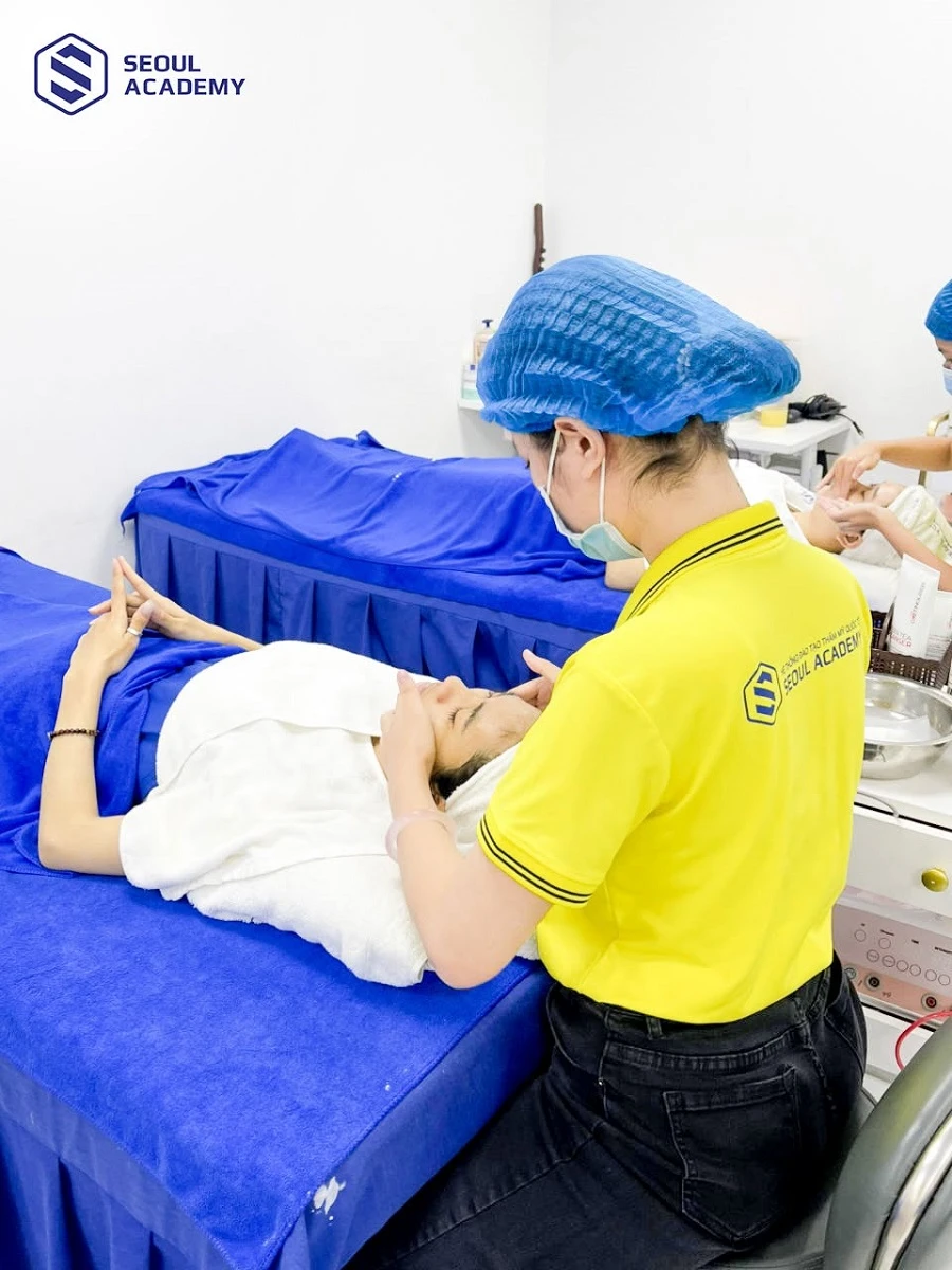 Để trở thành kỹ thuật viên spa, đôi bàn tay cần tuân thủ những tiêu chuẩn cơ bản