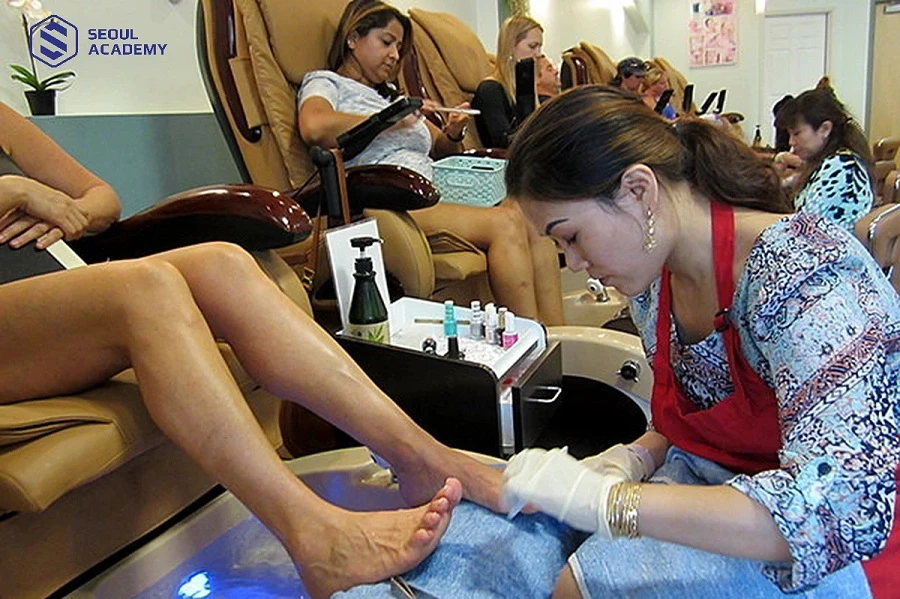 Người mệnh Thổ có sự kiên định, đáng tin cậy cũng khá phù hợp với kinh doanh tiệm nail